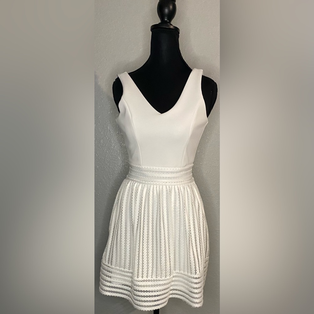 Elegant White Sleeveless Dress